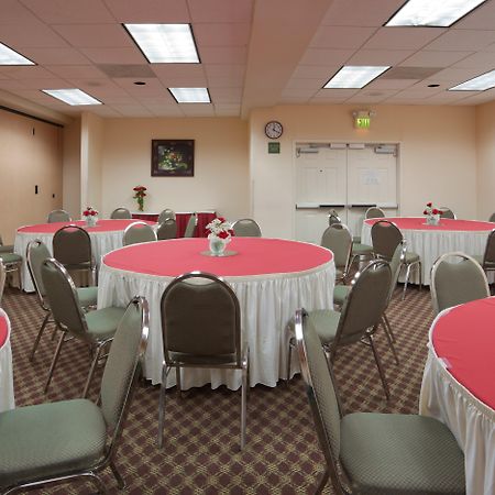 Holiday Inn Express & Suites Tracy By Ihg Esterno foto