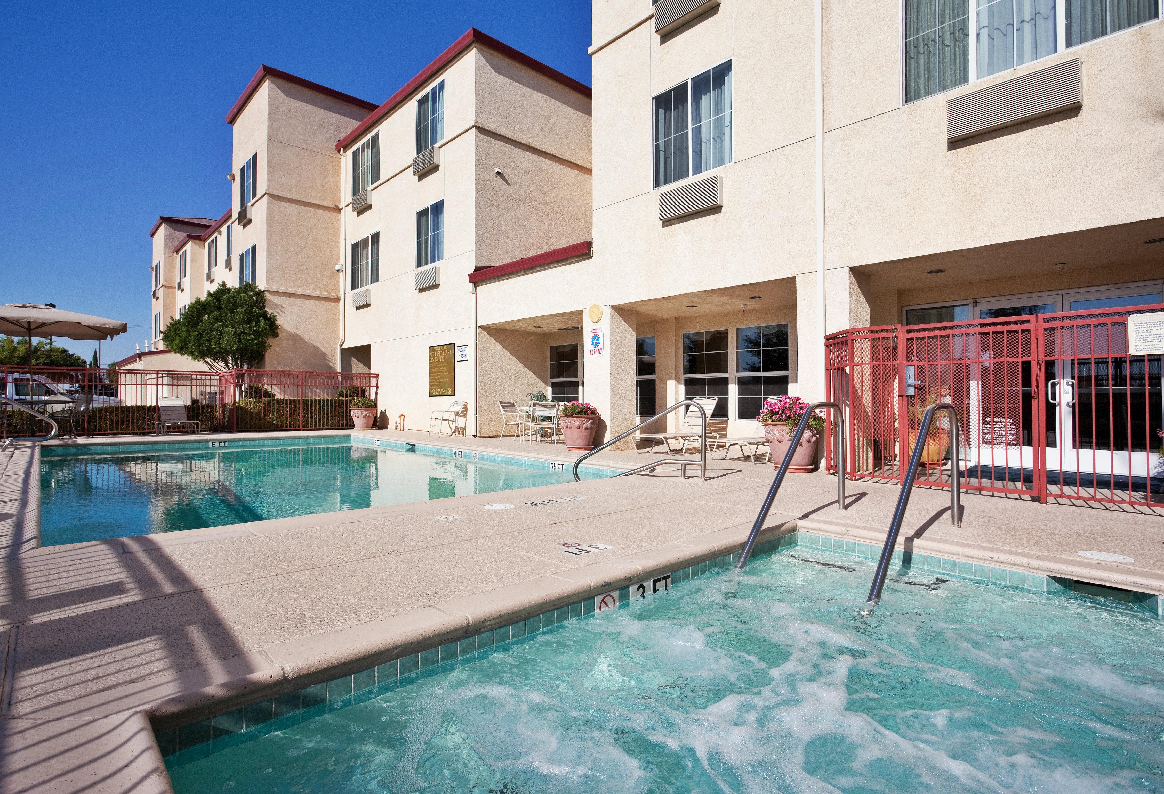 Holiday Inn Express & Suites Tracy By Ihg Esterno foto